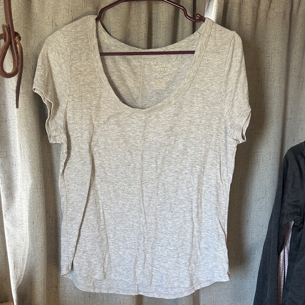 American Eagle Outfitters Light Gray Short Sleeve Tee